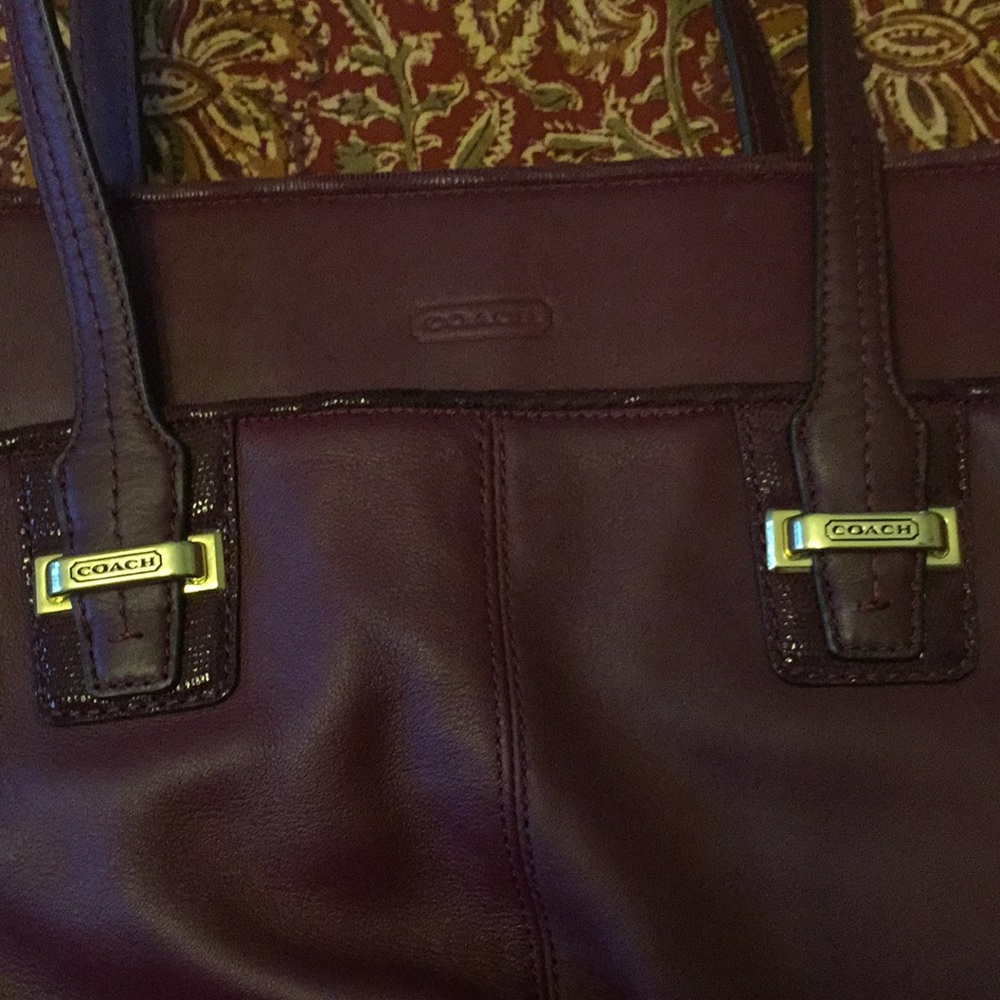 Gorgeous Burgundy Tote - Picture 3 of 8